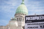 El Gobierno promulgó las leyes de financiamiento universitario y emergencia pediátrica, pero aplazó su aplicación