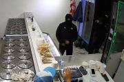 Violento asalto en una heladería de Tolosa: dos ladrones armados se llevaron la recaudación del día