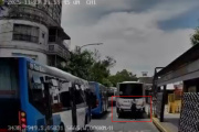 Confusión en la calle: el video del inspector atropellado que asombra a todos