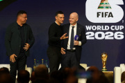 Infantino pidió disculpas a Scaloni por el insólito episodio de los guantes y lo invitó a tocar la Copa