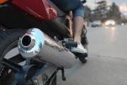 Buscan prohibir en La Plata los escapes libres de las motos y endurecer las multas