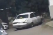 Berisso: un Peugeot 504 chocó contra una casa y la Policía duda de la versión del conductor