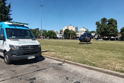 Alarma y sorpresa en Av 32: un helicóptero aterrizó por el traslado urgente de un efectivo