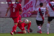 El video de la polémica mano de Barracas Central ante River: ¿Fue penal?