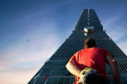 Alex Honnold y Netflix: así fue la escalada en vivo del rascacielos Taipei 101