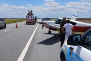 Susto camino a la Costa: una avioneta tuvo que aterrizar de emergencia en plena ruta