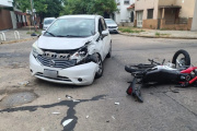 Grave choque en La Plata: un motociclista de 19 años está en estado crítico