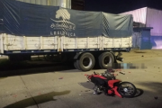 Tragedia en La Plata: murió un motociclista tras chocar contra un camión