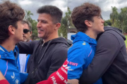 El abrazo que selló el encuentro: Colapinto y Rossi, juntos en el Road Show