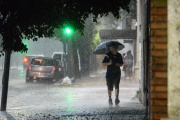 La Plata sigue bajo un jueves gris, con lluvias, viento y ráfagas intensas