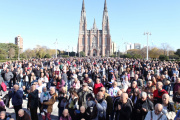 La Plata: más de 400 inscriptos para el casting de pelados en Plaza Moreno