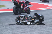 Álex Márquez se accidentó en el MotoGP y salió volando: impactantes imágenes