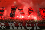 Con amenazas, hinchas de Flamengo calentaron la previa del partido con Estudiantes