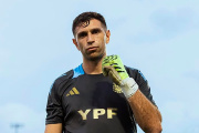 Dibu Martínez se ilusiona con llegar al debut de Argentina en el Mundial pese a su lesión