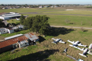 Debaten en La Plata la transformación del aeródromo en un aeropuerto regional