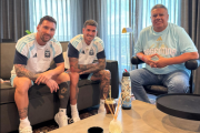 La foto cabulera de Chiqui Tapia con Lionel Messi y Rodrigo De Paul