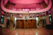 Teatro Ópera lanzó una campaña solidaria: entregan entradas a cambio de abrigos y frazadas