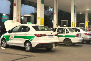 Taxistas de La Plata reclaman sanciones a las estaciones de GNC por no priorizar la carga de pasajeros