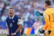 Mbappé le negó el saludo a Gill y criticó a Paraguay: "No querían jugar al fútbol"