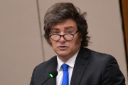 Milei firmó un decreto para expulsar extranjeros por mensajes de odio