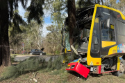 Impactante choque entre un micro de la Línea 202 y un auto en Berisso: más de 20 heridos