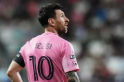Messi volvió a jugar tras la muerte de su padre y recibió un gesto que le sacó una sonrisa