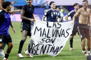 ¿Por qué FIFA sancionó a la Selección Argentina por la bandera de Malvinas?
