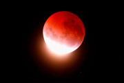 UNLP y un plan gratis para observar el eclipse lunar parcial desde La Plata