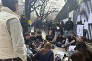Docentes de Historia de la Arquitectura hicieron clases públicas reclamando la apertura de un llamado a concurso
