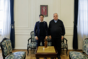 Kicillof se reunió con el presidente de la Conferencia Episcopal para organizar la visita del Papa León XIV a la Provincia