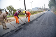 Municipalidad de La Plata reparó calles en cuatro barrios y dejó nuevos trabajos en agenda