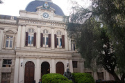 Paro en la UNLP: gremios docentes y nodocentes paralizan las facultades contra el ajuste