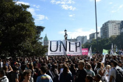 Docentes de la UNLP vuelven a parar y marchan por un aumento salarial del 33%