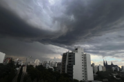 Alerta naranja por tormentas en La Plata: hasta cuándo rige y qué recomiendan