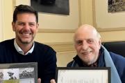 Horacio Pagani recibió un regalo con historia ligado al Hipódromo de La Plata