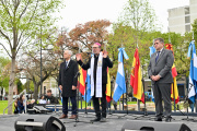 El arzobispo Gustavo Carrara bendijo la renovada Plaza España de La Plata