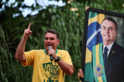 Flavio Bolsonaro desafía a Lula: “Voy a estar ahí para restregarte la verdad en la cara”