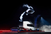 Elon Musk presentó el Tesla volador y lanzó una advertencia: “El éxito no está garantizado”