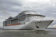 Cagliardi trabaja para que Berisso reciba cruceros y se convierta en un destino turístico