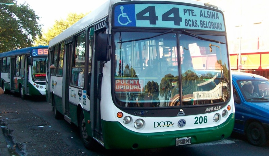 Más confusión: ahora DOTA dice que habrá servicios este martes en las líneas de colectivo que controla porque sus choferes se desafiliaron de la UTA