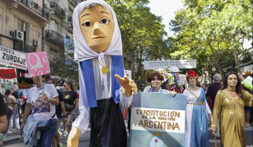 Masiva marcha en Plaza de Mayo a 50 años del golpe de Estado de 1976