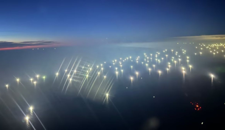 Artemis II reveló desde el espacio la masiva presencia de buques chinos en el borde del Mar Argentino