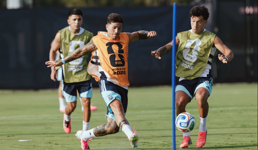 Scaloni define el equipo: la única duda de Argentina para enfrentar a Cabo Verde