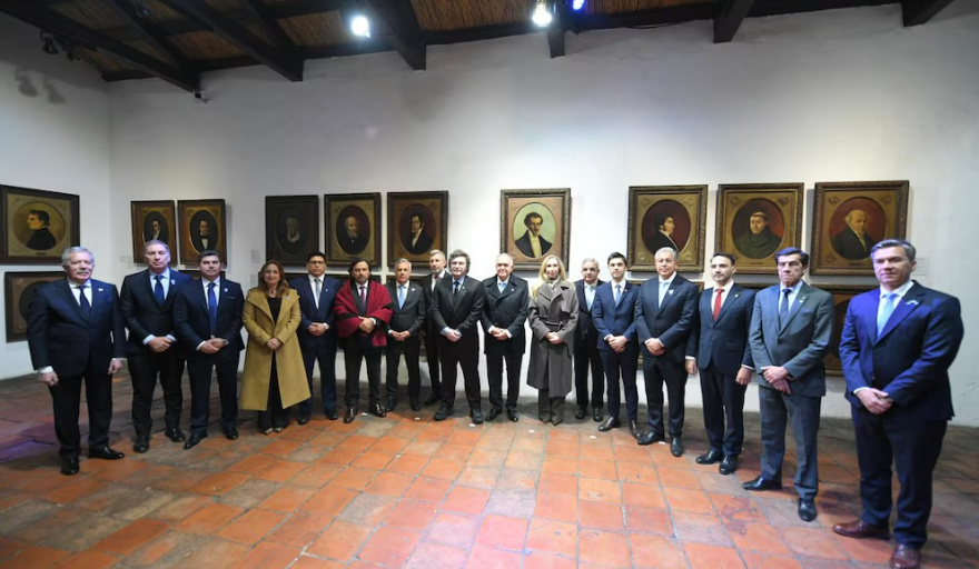 Milei encabezó en Tucumán la vigilia del 9 de Julio con 13 gobernadores