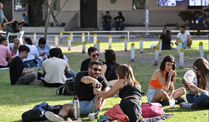 Octubre se vive a pleno en el Hipódromo de La Plata: turf, música y cerveza