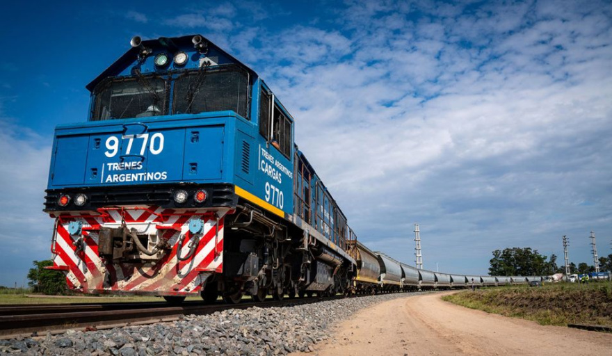 El Gobierno de Milei avanza con nuevas privatizaciones: qué pasará con Intercargo, las termoeléctricas y los trenes