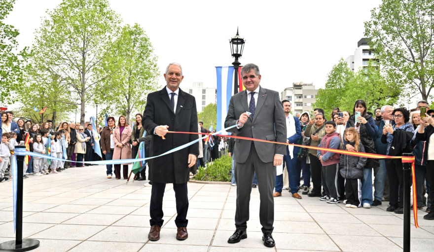 Alak inauguró la nueva Plaza España de La Plata: qué obras se realizaron